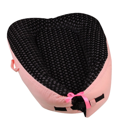  The Baby Portable Coax Bed is an essential piece for your baby's comfort and safety, designed to provide the utmost care in their early months. This Uterus Bionic Bed mimics the soft, enclosed environment of the womb, helping your baby feel secure and ca