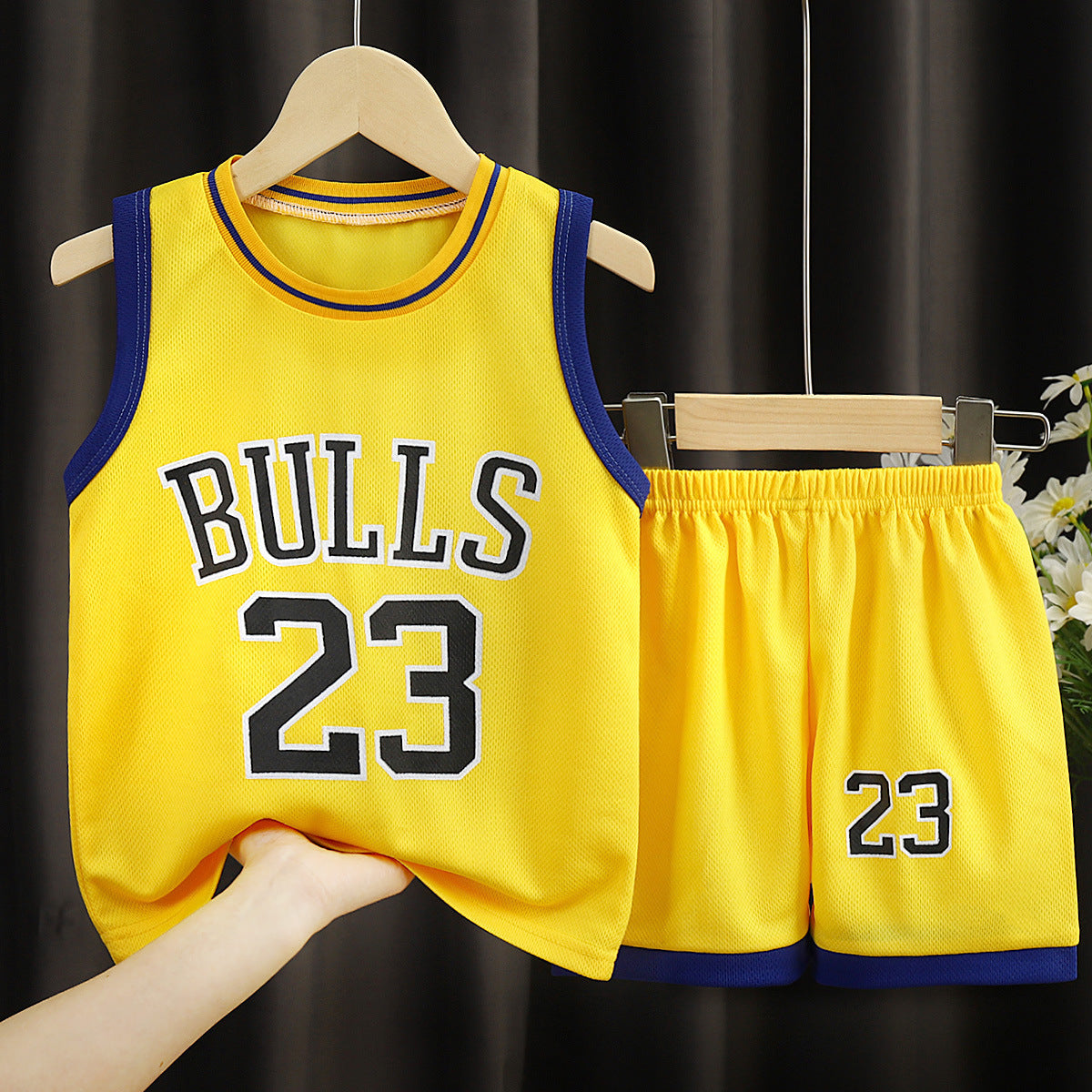 This Children’s Sports Basketball Wear Boys' Suit offers the perfect blend of comfort and style. Ideal for active kids, it’s durable, breathable, and great for both play and casual outings.